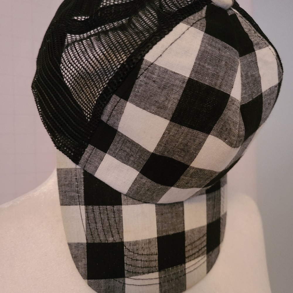 Checkerboard Design Hat - Picture 2 of 12